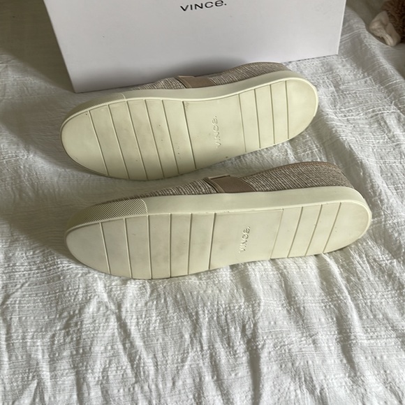 Vince slip on sneaker- size 8.5 - Picture 3 of 4